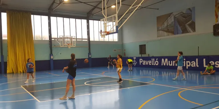 El femení de bàsquet també torna a l'activitat per preparar el debut a Primera Catalana