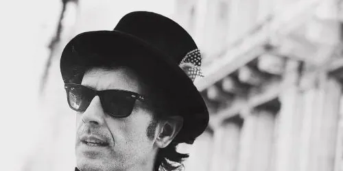 Sortejades les invitacions per veure el cantautor argentí Coti a Razzmatazz