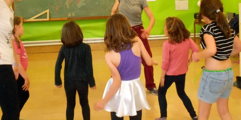 Goig Dansa dóna a conèixer la seva activitat a l'escola d'Alàs