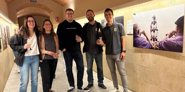 S’inaugura a La Violeta l’exposició que repassa en una selecció d’imatges els 15 anys dels castells com a Patrimoni Immaterial