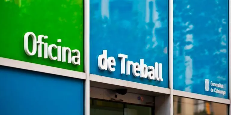 L'ACA i l'ARC retiren 200 bidons abandonats al torrent de Ca n’Estaper de Rubí