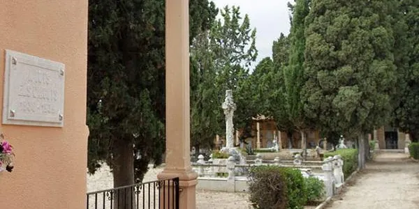 Torredembarra posa al dia el reglament del cementiri, redactat ara fa 150 anys