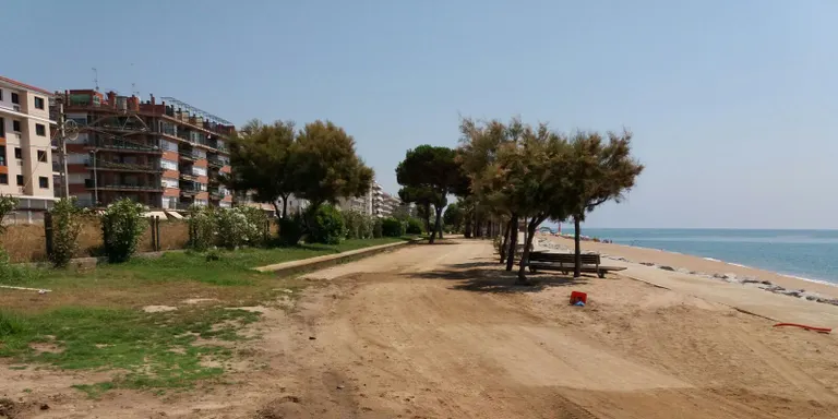 El passeig marítim de Pineda podrà obrir per Sant Joan a vianants, ciclistes i banyistes