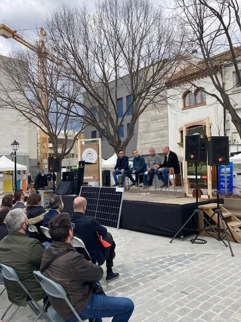 Prop d'una quarantena de persones s'inscriuen a la Comunitat Energètica Local a la festa ciutadana d'inauguració d'aquest dissabte