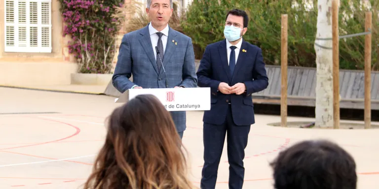 Educació aclareix que els nens podran quedar-se a l'escola a la tarda al setembre sense cost
