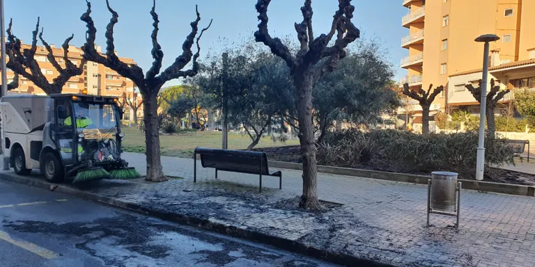 Identificats quatre menors com a presumptes autors de la crema de contenidors a Pineda
