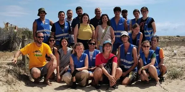 Una quinzena de voluntaris internacionals contribueixen a preservar l’entorn de la desembocadura del Gaià al Camp de Treball de La Sínia