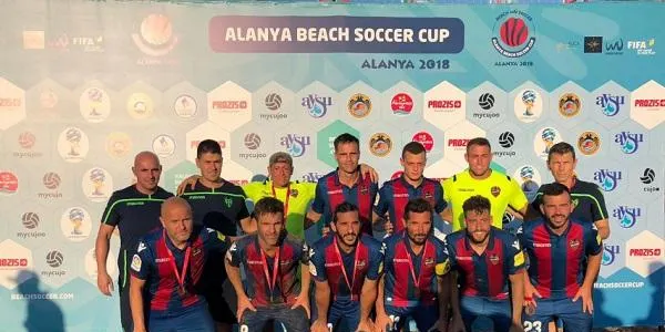 El Levante UD d’Eliott Mounoud, Adrián Frutos i Eduard Suárez finalitza tercer en l’Alanya Beach Soccer Cup