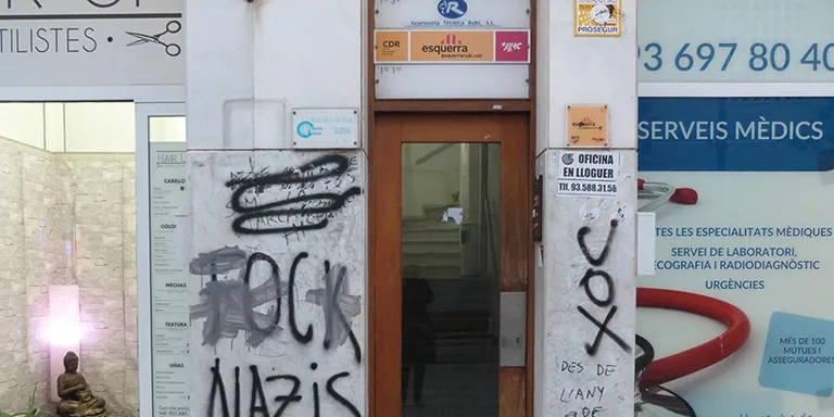 Uns vàndals fan pintades a la façana de la seu d’ERC Rubí