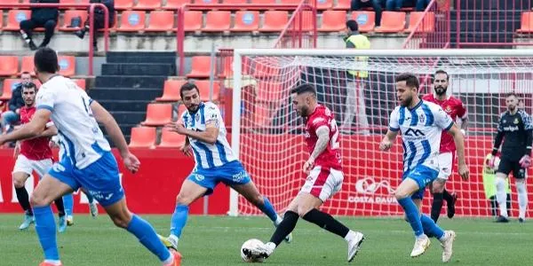 El Nàstic paga car l’esforç físic de la copa davant el Balears (1-3)