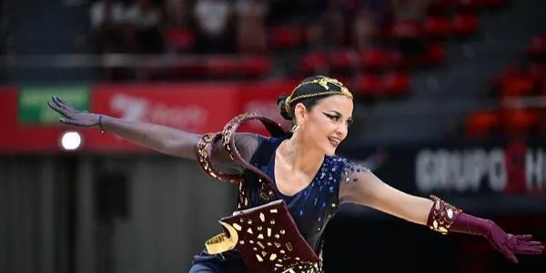 La patinadora Ariadna Gironès brilla i gaudeix en la temporada del debut en la modalitat de grups xous