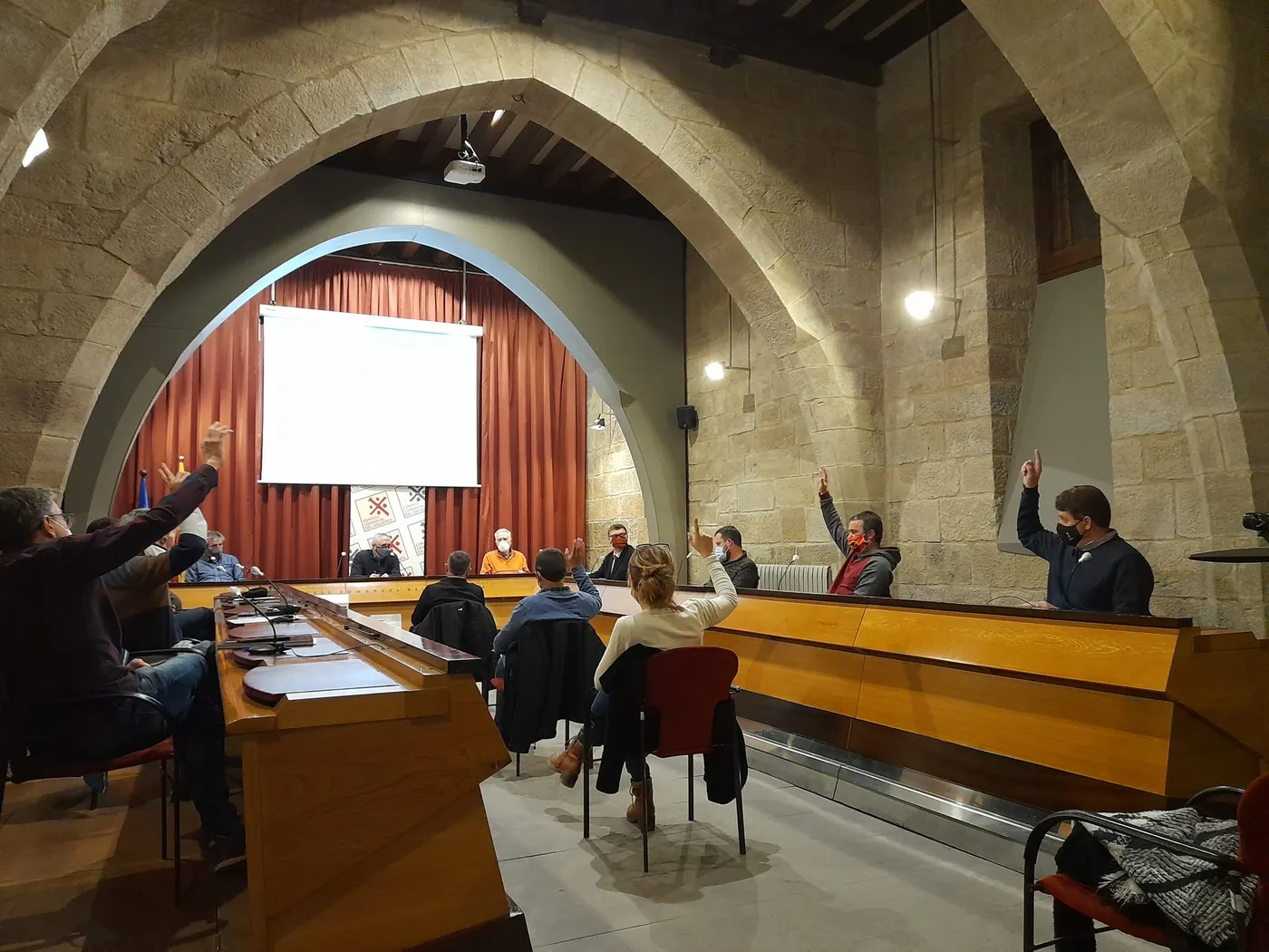Prospera la moció per reprovar el gerent del Centre Sanitari i del Consell Comarcal per la polèmica de la vacuna en un Consell d'Alcaldies molt tens