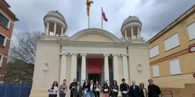 Valls lliura els premis del Concurs de Relats Breus de Sant Jordi