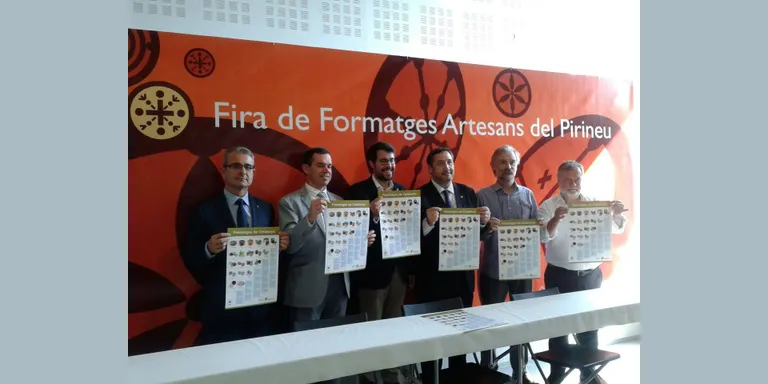 Presentat a la Fira de Sant Ermengol un pòster de formatges catalans