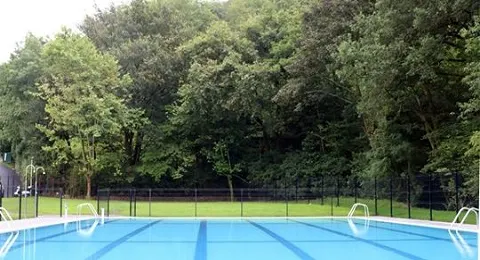 MÁS DE 1.200 PERSONAS HAN VISITADO LAS PISCINAS DEL ESPACIO DEPORTIVO MUNICIPAL SAN MARCIAL TXINGUDI