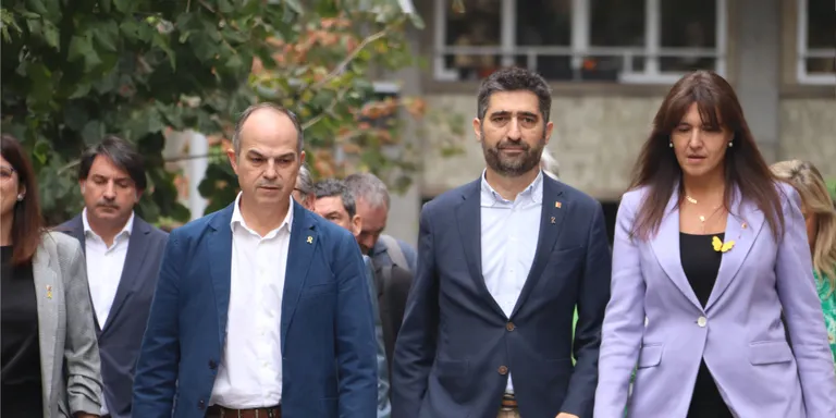 L'executiva de Junts continua reunida per decidir si marxa del Govern després de la destitució de Puigneró