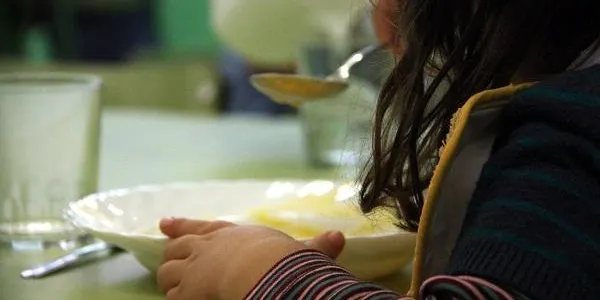 L’AFFAC acusen el Consell Comarcal del Tarragonès de negar beques menjador a infants de famílies en situació irregular