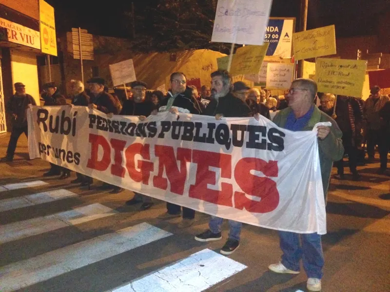 La ciutadania surt al carrer a demanar uns serveis públics de qualitat