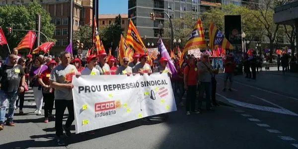 Més de mig miler de persones es manifesten a Tarragona per reclamar millors salaris davant l'escalada de la inflació