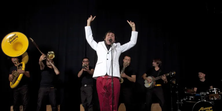 La Seu acull l'obra 'Flirt' de Guillem Albà i de l'Always Drinking Marching Band