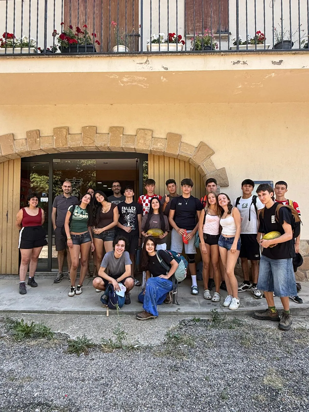 Una quinzena de joves d’arreu de Catalunya participen en la segona edició del camp de treball sobre la construcció de la carretera de Coll de Jou a Pont d’Espia