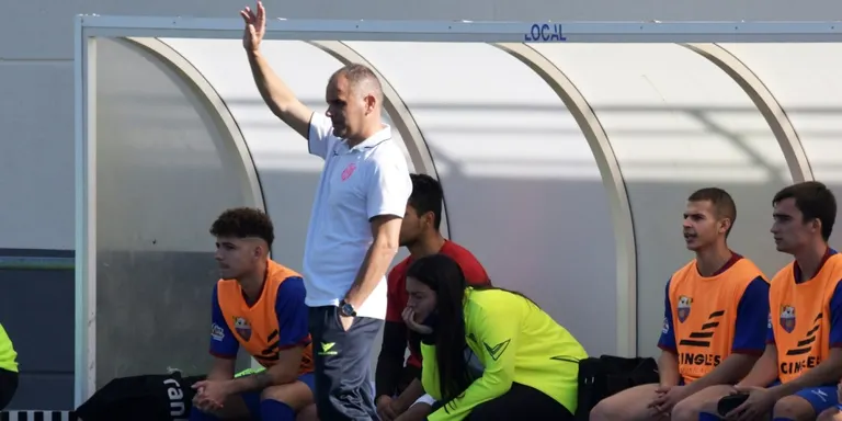 El CF Caldes es juga el liderat al camp del Sant Pol, segon classificat