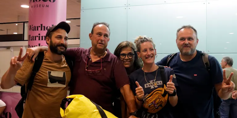 Arriben a Barcelona els turistes atrapats a Etiòpia: "Hem patit per la nostra vida"