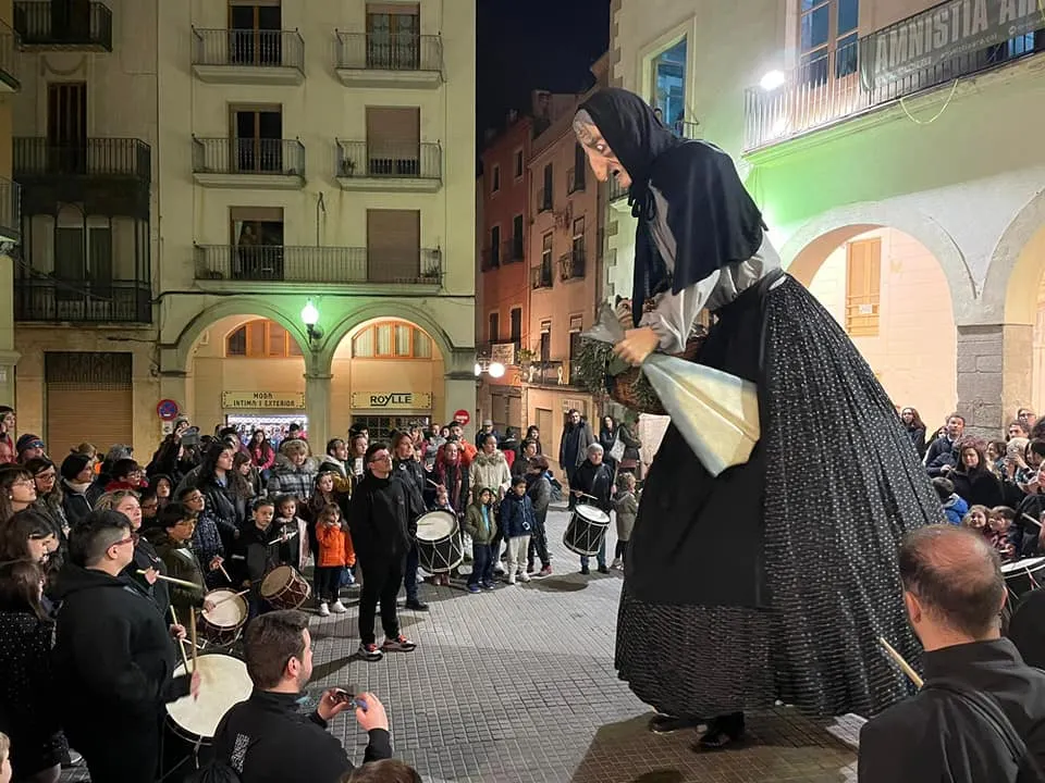 L’arribada de la Geganta Quaresma posa fi a la disbauxa del Carnaval