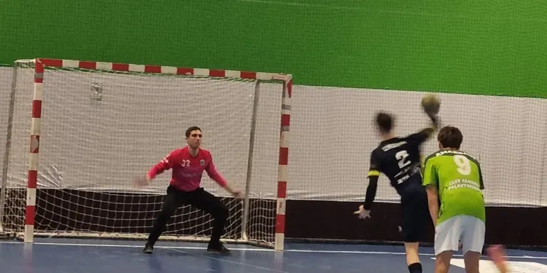 El Club Handbol Cambrils ensopega en la seva visita a Sant Vicenç dels Horts