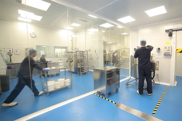 Neftis Laboratorios instal·la prop de 900 panells solars que li proporcionaran el 40% de l’energia que consumeix