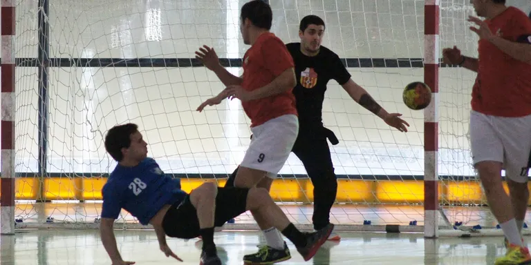 Derrotes amb diferent lectura d’handbol i vòlei