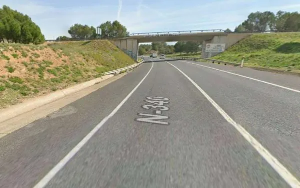Una noia de 27 anys mor en un accident amb tres vehicles implicats a la variant de l’N-340, a Altafulla