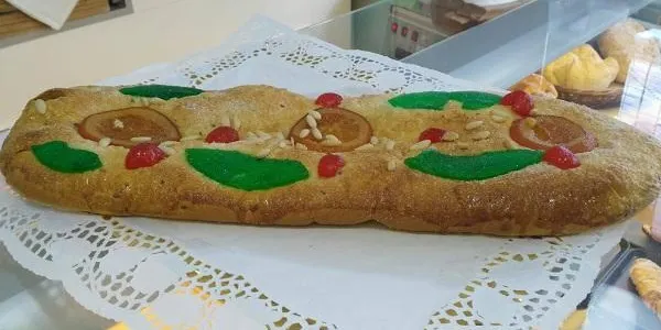 Les coques de fruita i les de llardons segueixen sent les preferides per a la Nit de Sant Joan