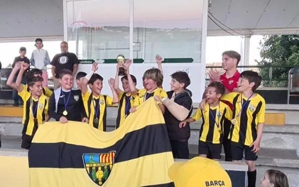 L’Aleví ‘B’ i el Benjamí ‘B’ del CE Altafulla, campions en el segon torneig de la ‘The Barcelona Experience’