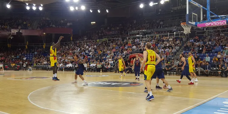 El MoraBanc Andorra sorprèn el Barça Lassa (76-94) i té a l'abast les semifinals de l'ACB