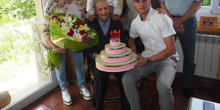 Felicitació institucional al padrí urgellenc Antonio Bollo Novensà pels seus 101 anys