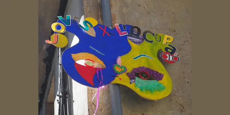 La Seu ja viu el Carnaval amb la instal·lació de 80 màscares gegants