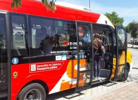 La línia de bus urbana C-13 ha tornat al 100% del servei, amb un 50% de capacitat de passatgers