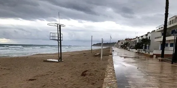 El nou temporal torna a deixar petjada a la platja d’Altafulla