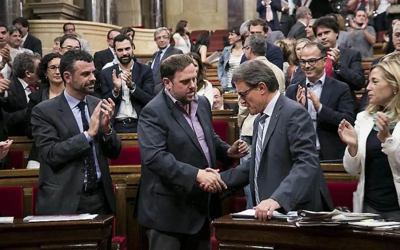 Artur Mas convoca divendres els líders dels partits favorables al 9-N per acordar l'estratègia després de la suspensió del TC