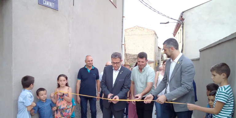Montclar estrena l'arranjament del carrer caminet de Montclar i de les campanes