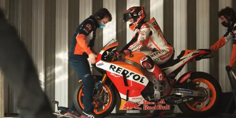 Marc Màrquez es prova sobre pista