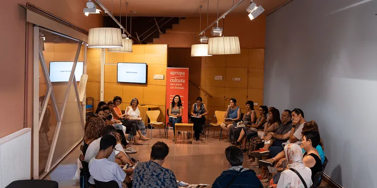 Teatres de Valls presenta el programa Apropa Cultura a les entitats