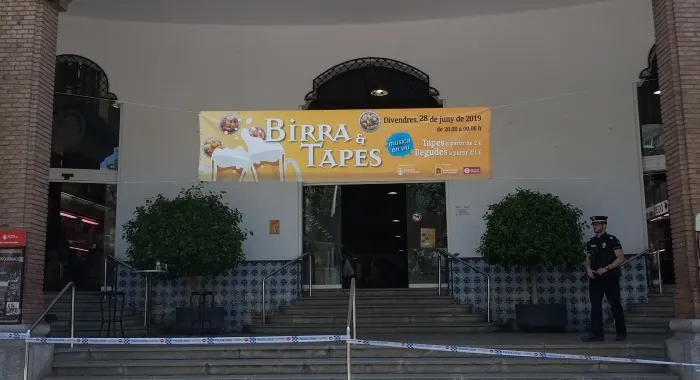 El Mercat Municipal s'ha hagut de desallotjar