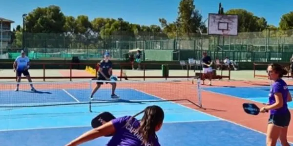 El pickleball creix al Baix Gaià de la mà del CT Barà