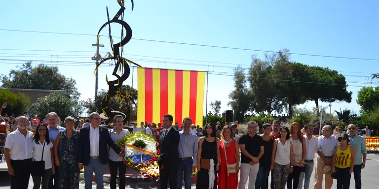 Entitats i partits participen a l'acte institucional de la Diada a Pineda