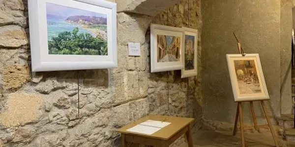 Nombroses visites, nous amics i alguna venda en la darrera exposició de Fermí Carré a Altafulla