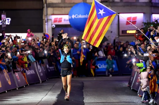 Núria Picas celebra la victòria a la UTMB, l'any 2017 (FEEC/arxiu)
