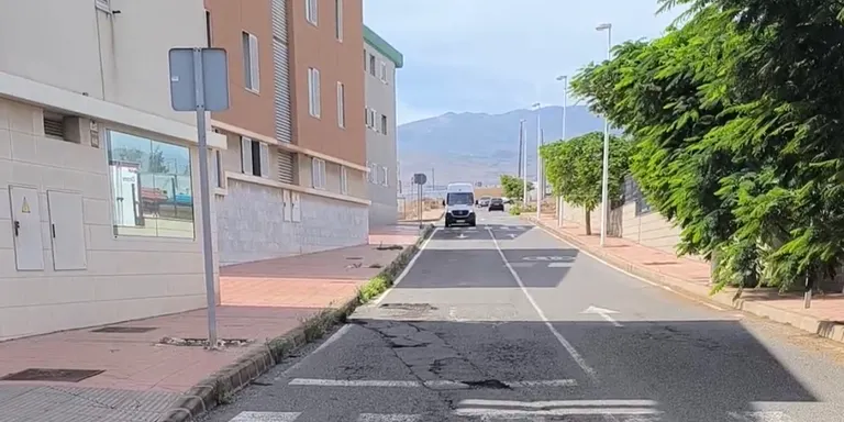Las Huesas tendrá que esperar un día más: el asfaltado arrancará finalmente este martes tras no iniciarse hoy como estaba anunciado