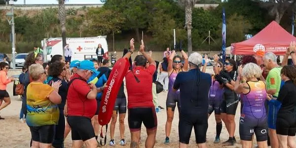 L’Oncoswim torna dissabte en la quarta edició de la milla solidària